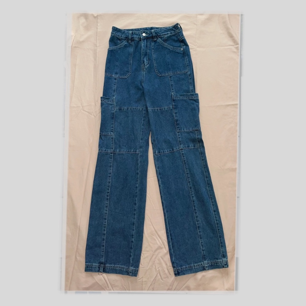 Street-style baggy jean.
